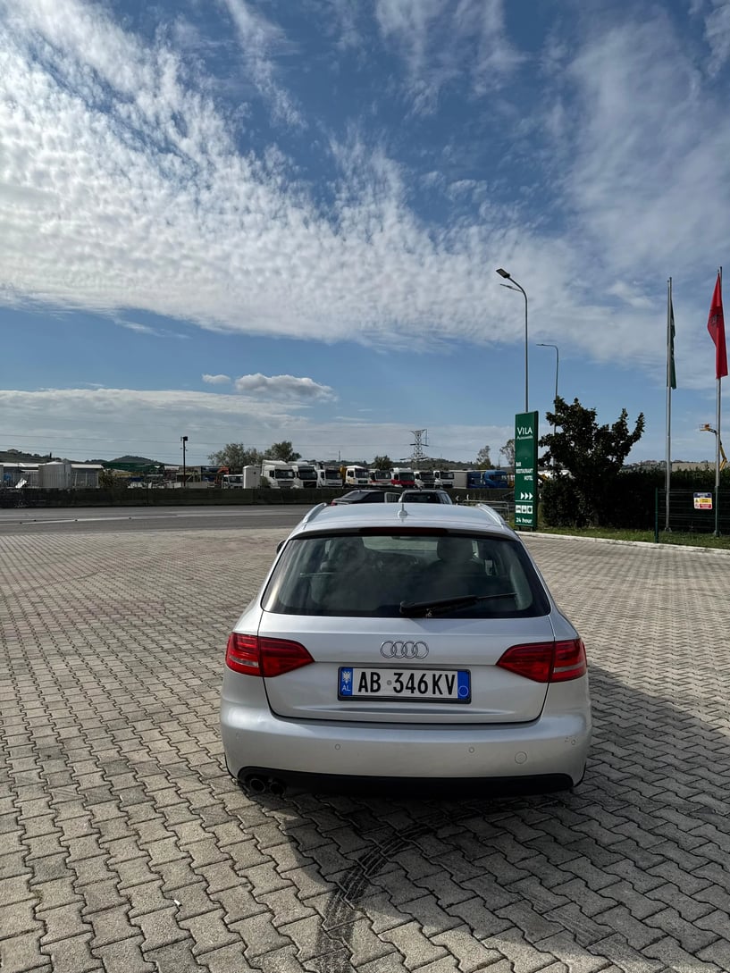 Merrni me qira një makinë në Tirana