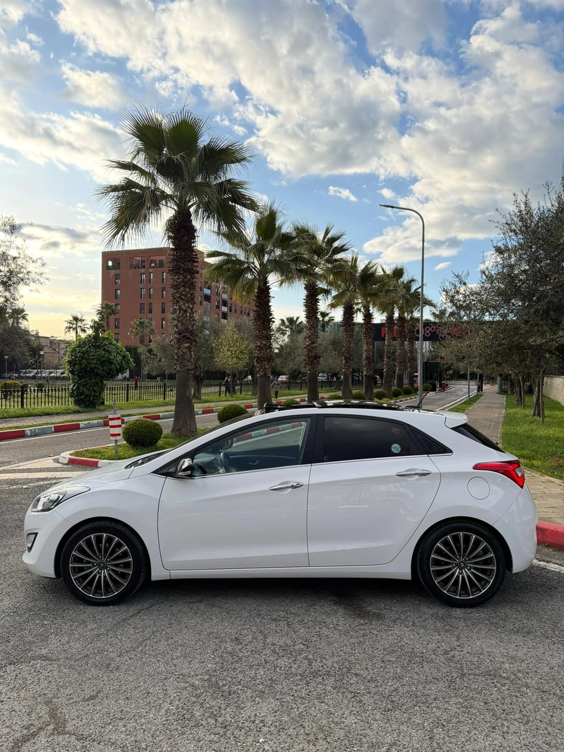 Alquila un coche en Sarandë