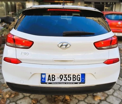 Wynajmij samochód w Tirana