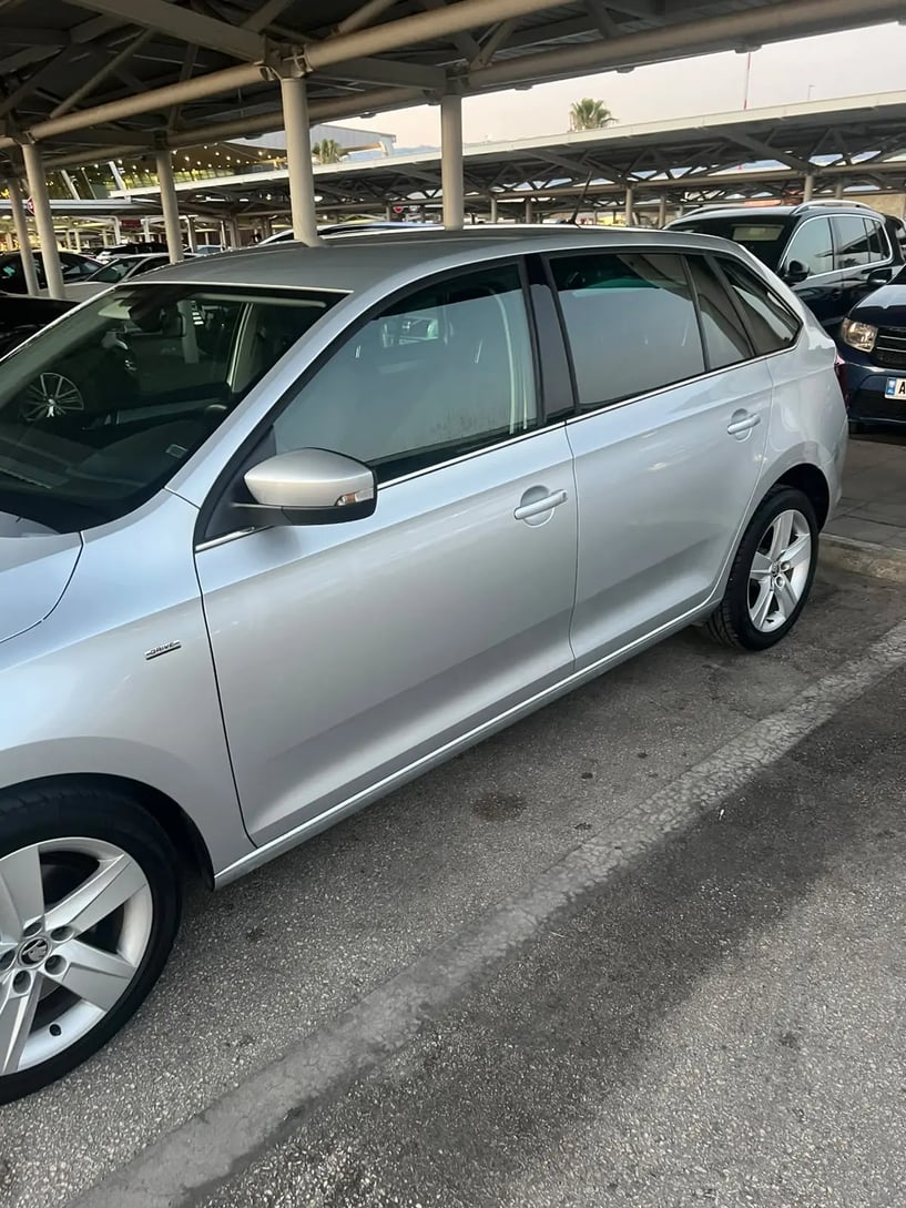 Alquila un coche en Tirana