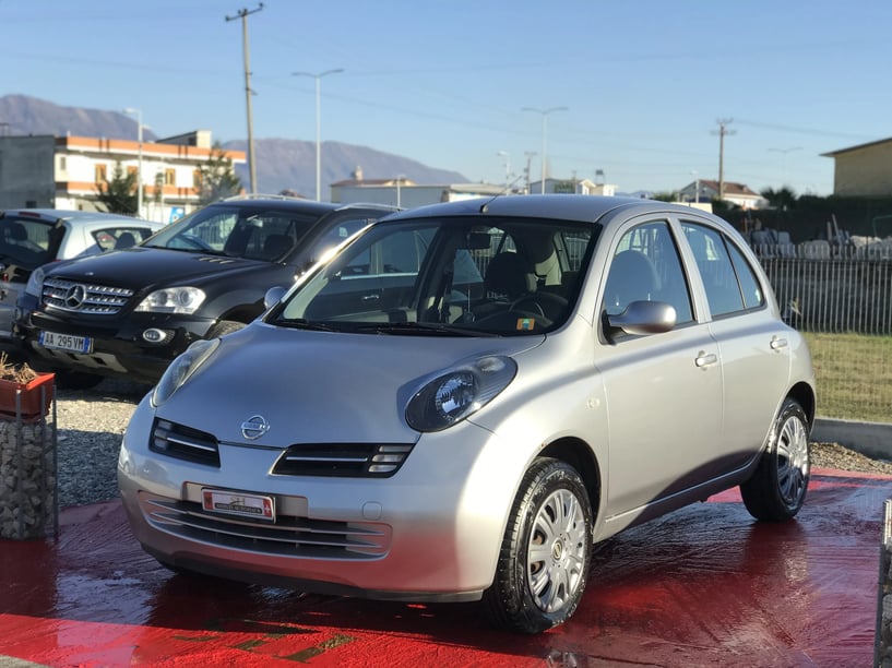 Noleggia un'auto a Tirana