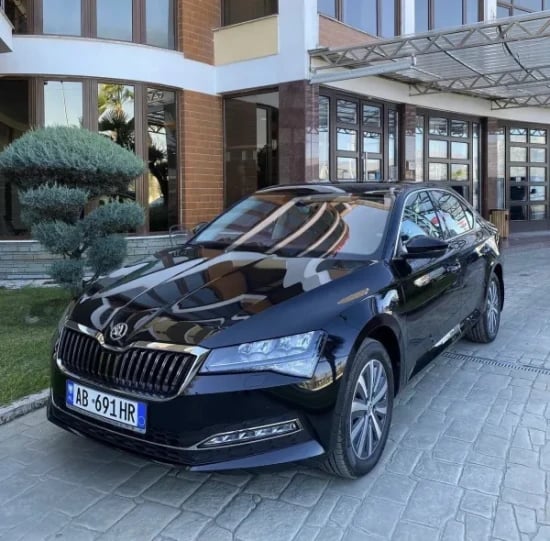 Louer une voiture à Tirana