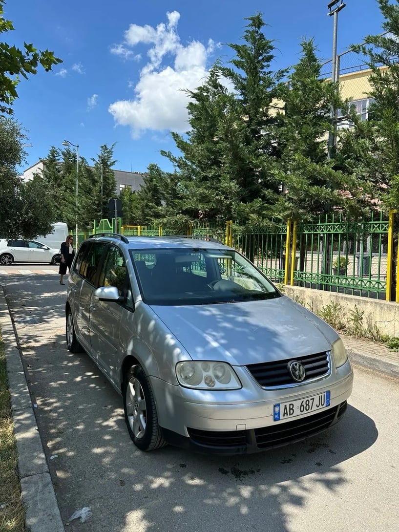 Alquila un coche en Tirana