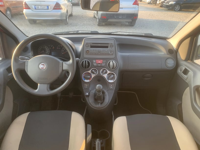 Noleggia un'auto a Tirana