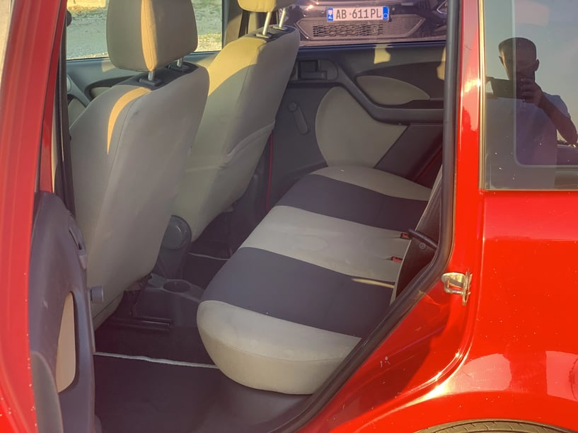 Noleggia un'auto a Tirana