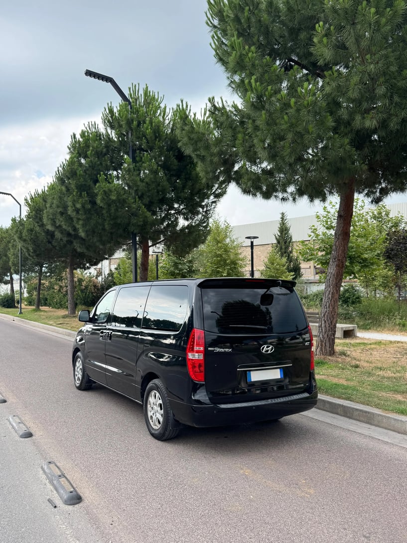 Alquila un coche en Tirana