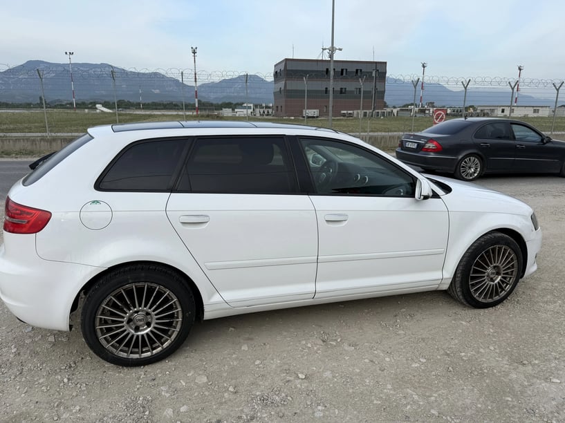 Wynajmij samochód w Tirana