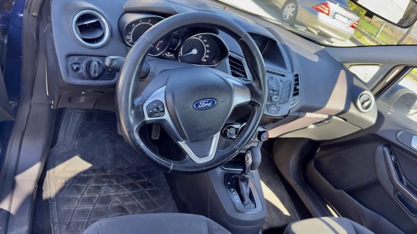 Alquila un coche en Sarandë