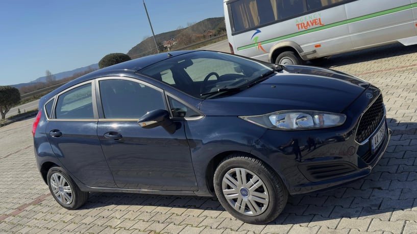 Alquila un coche en Sarandë