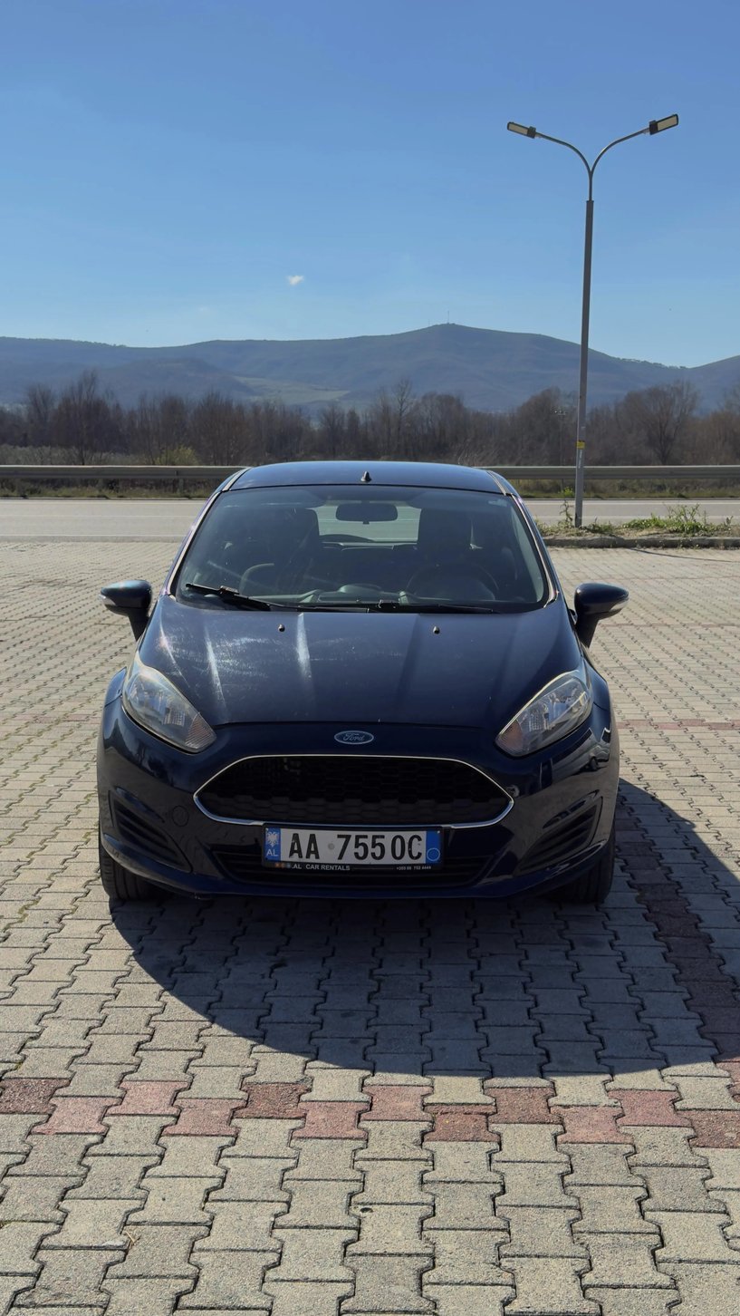 Alquila un coche en Sarandë