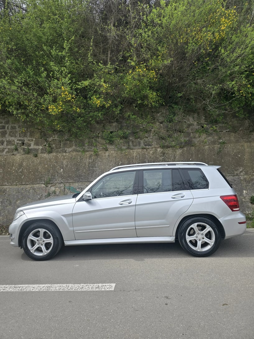 Merrni me qira një makinë në Elbasan