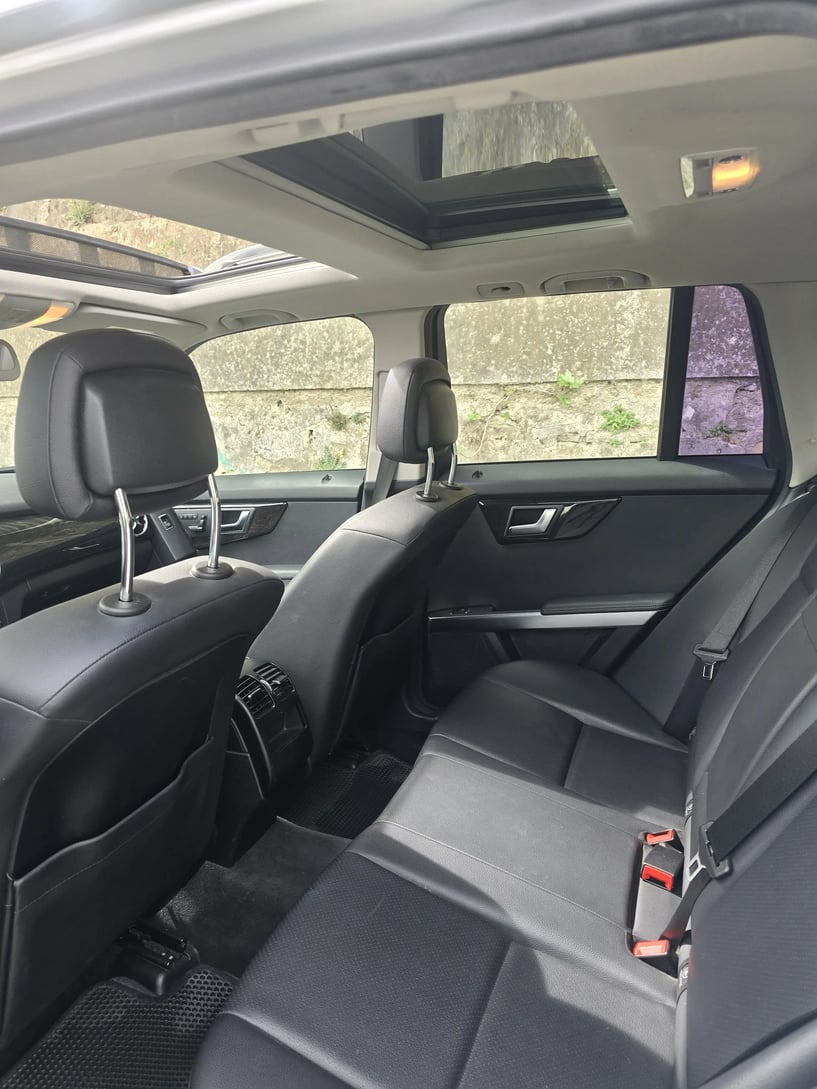 Merrni me qira një makinë në Elbasan