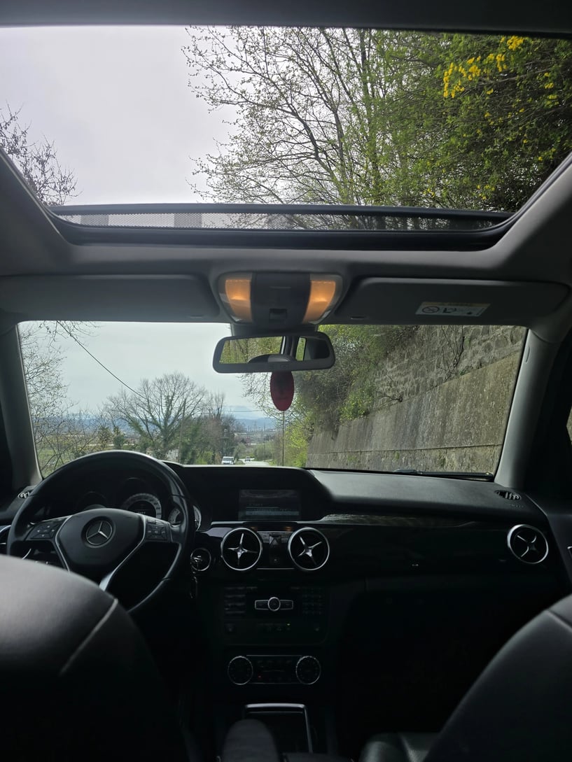 Merrni me qira një makinë në Elbasan