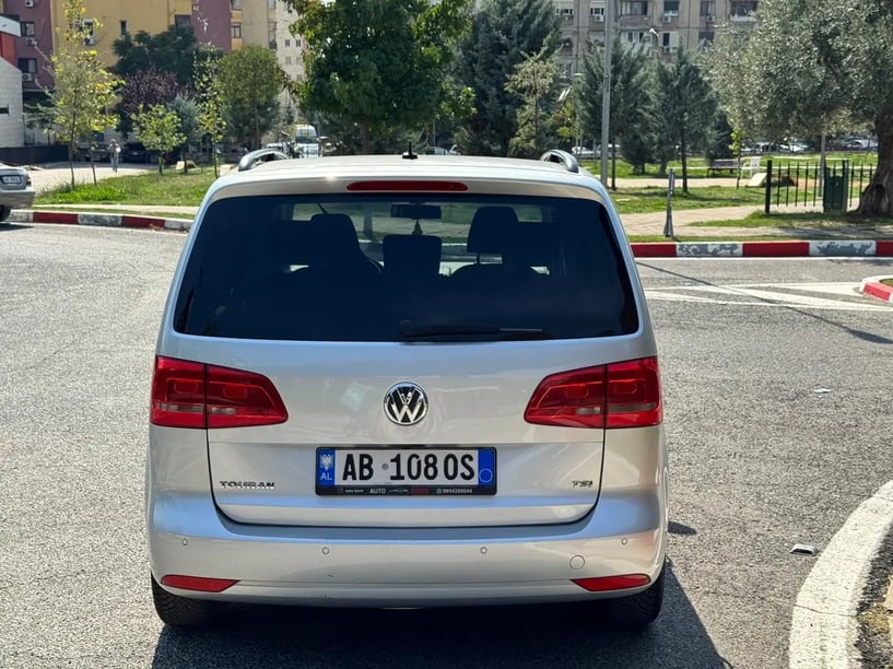 Wynajmij samochód w Tirana