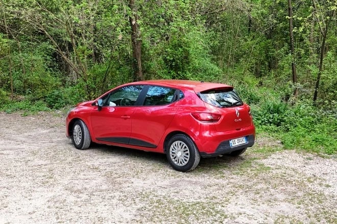 Alquila un coche en Tirana