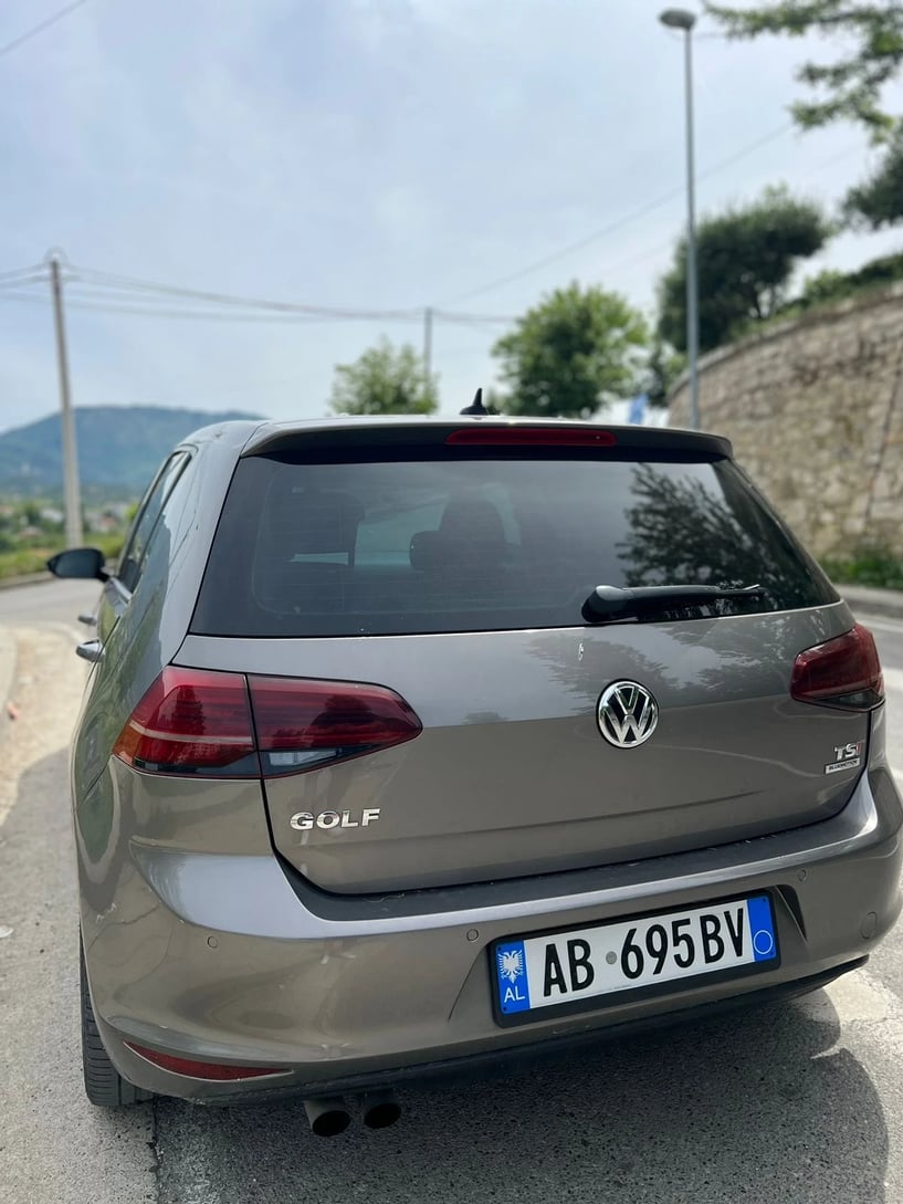 Noleggia un'auto a Tirana