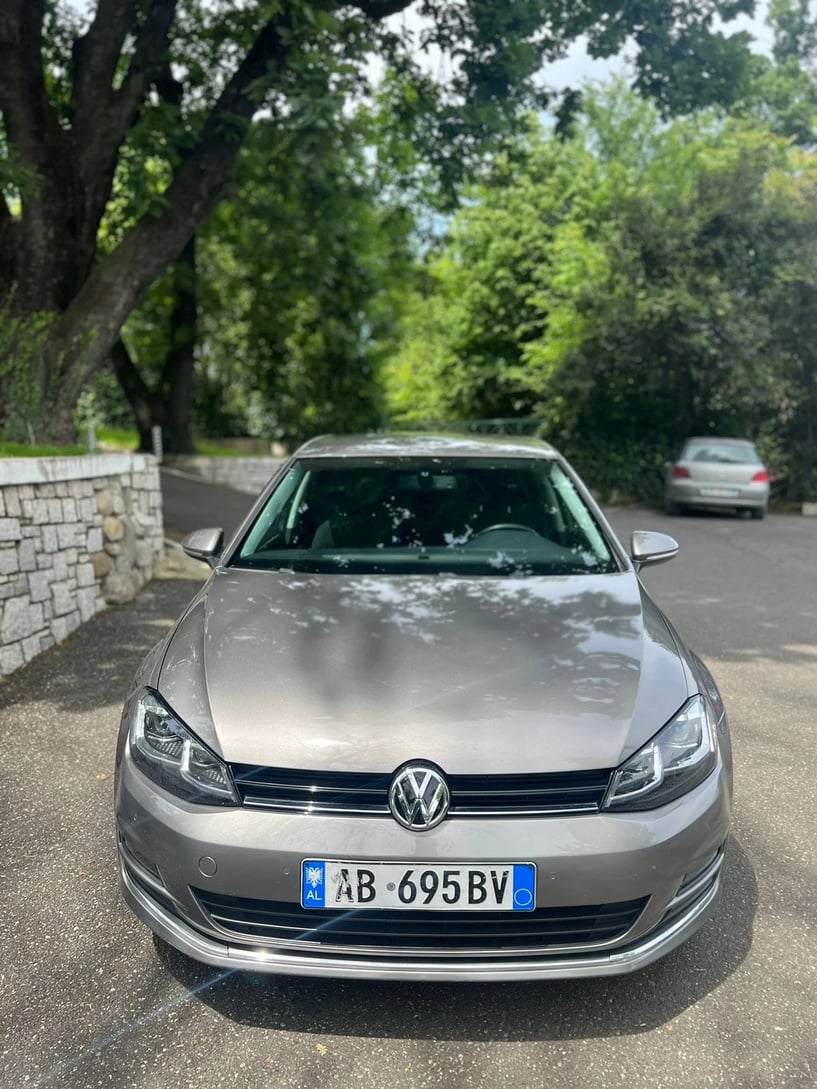 Noleggia un'auto a Tirana