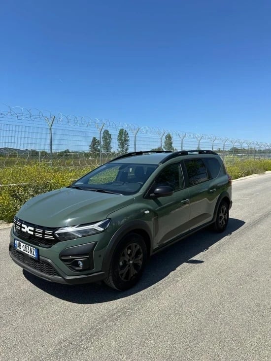 Alquila un coche en Tirana