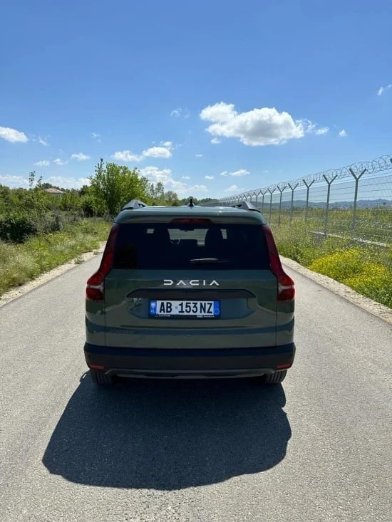 Alquila un coche en Tirana