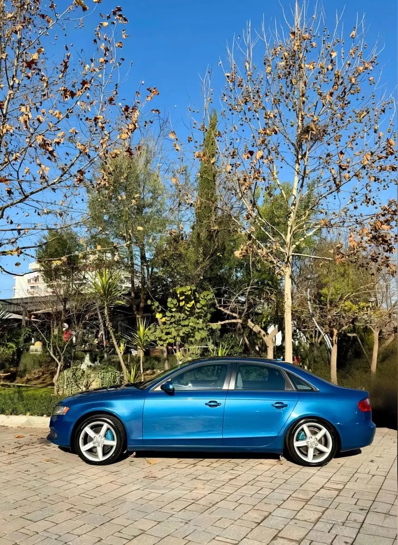 Noleggia un'auto a Tirana