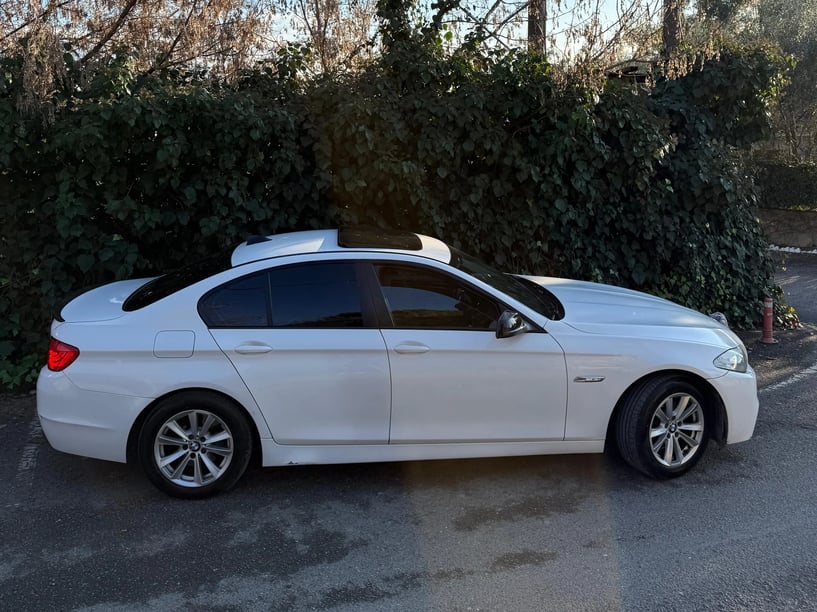 Alquila un coche en Tirana