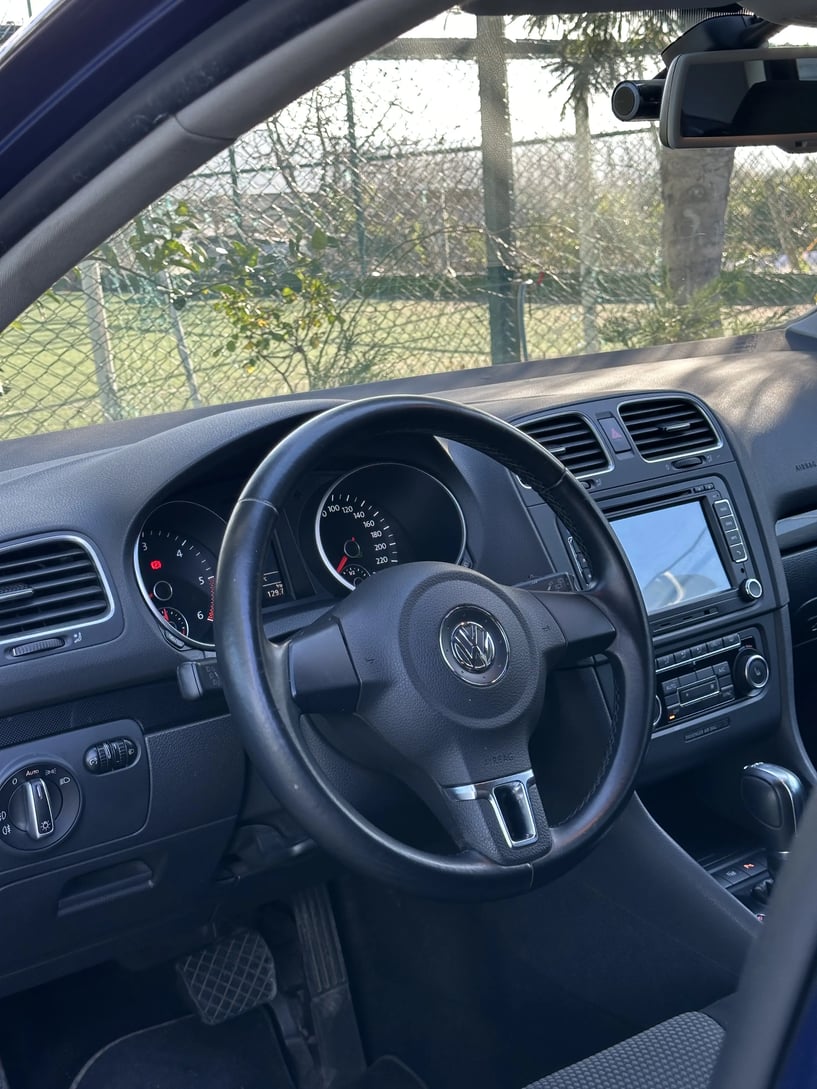 Merrni me qira një makinë në Elbasan