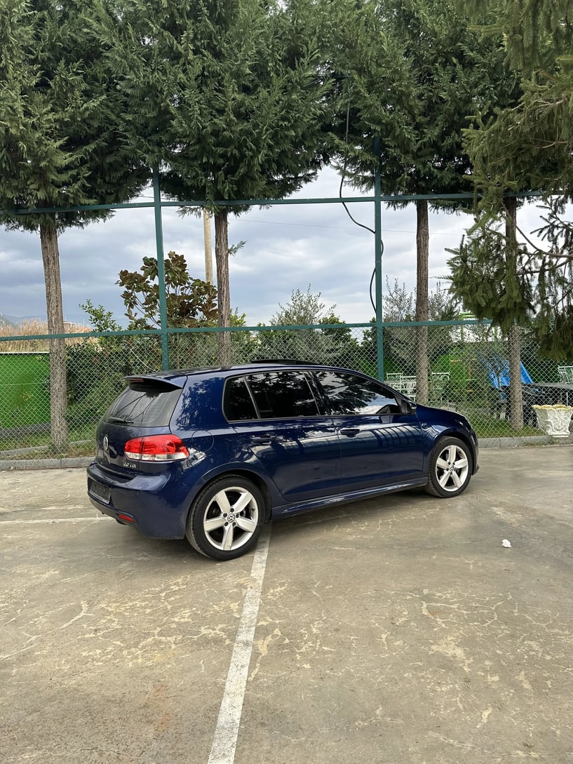 Merrni me qira një makinë në Elbasan