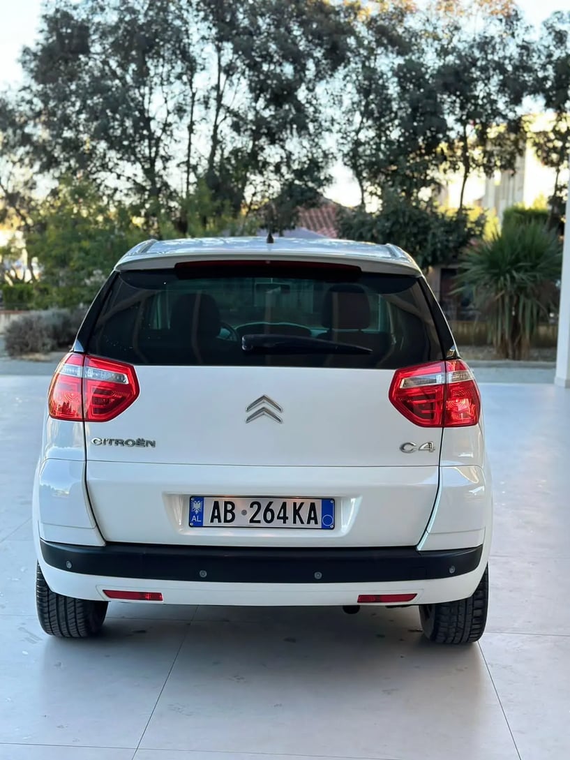 Louer une voiture à Tirana