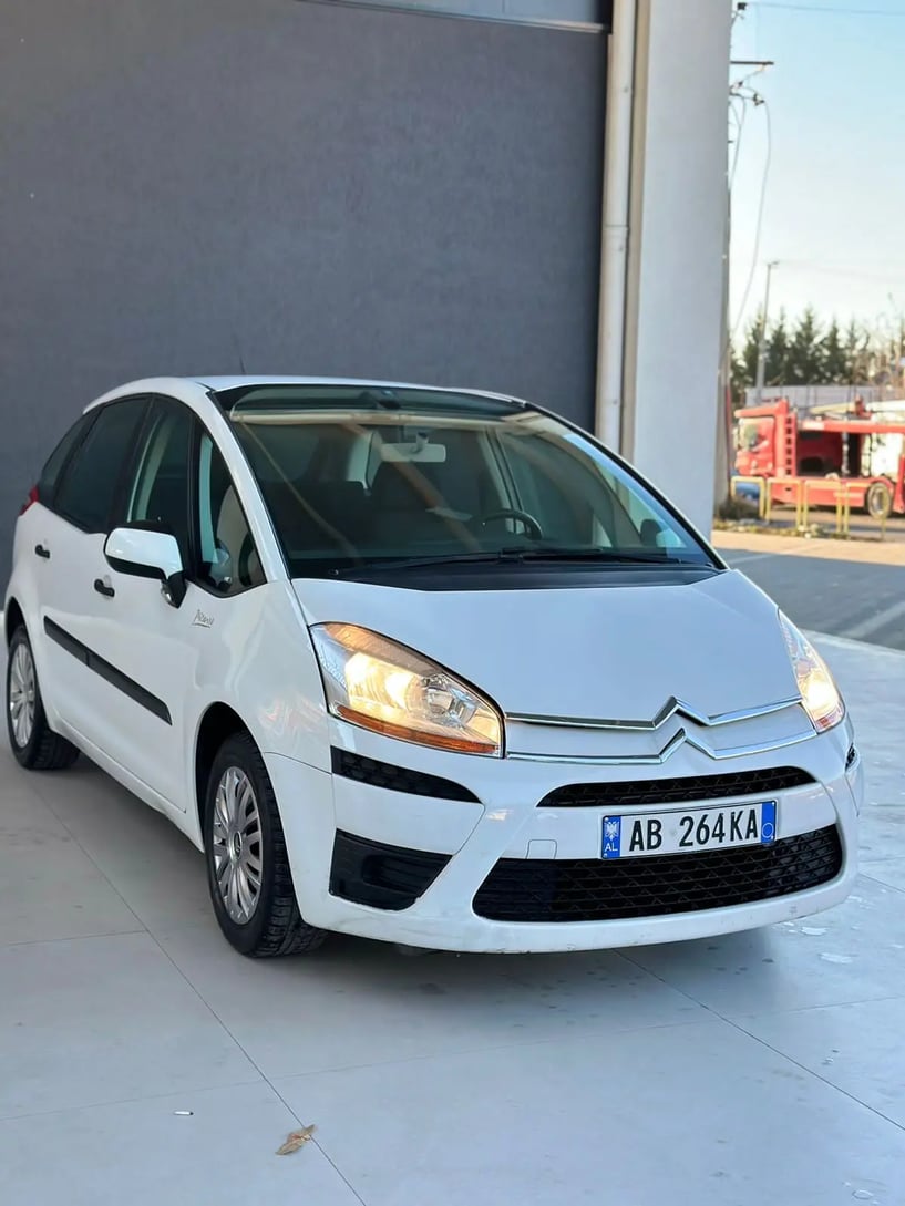 Louer une voiture à Tirana