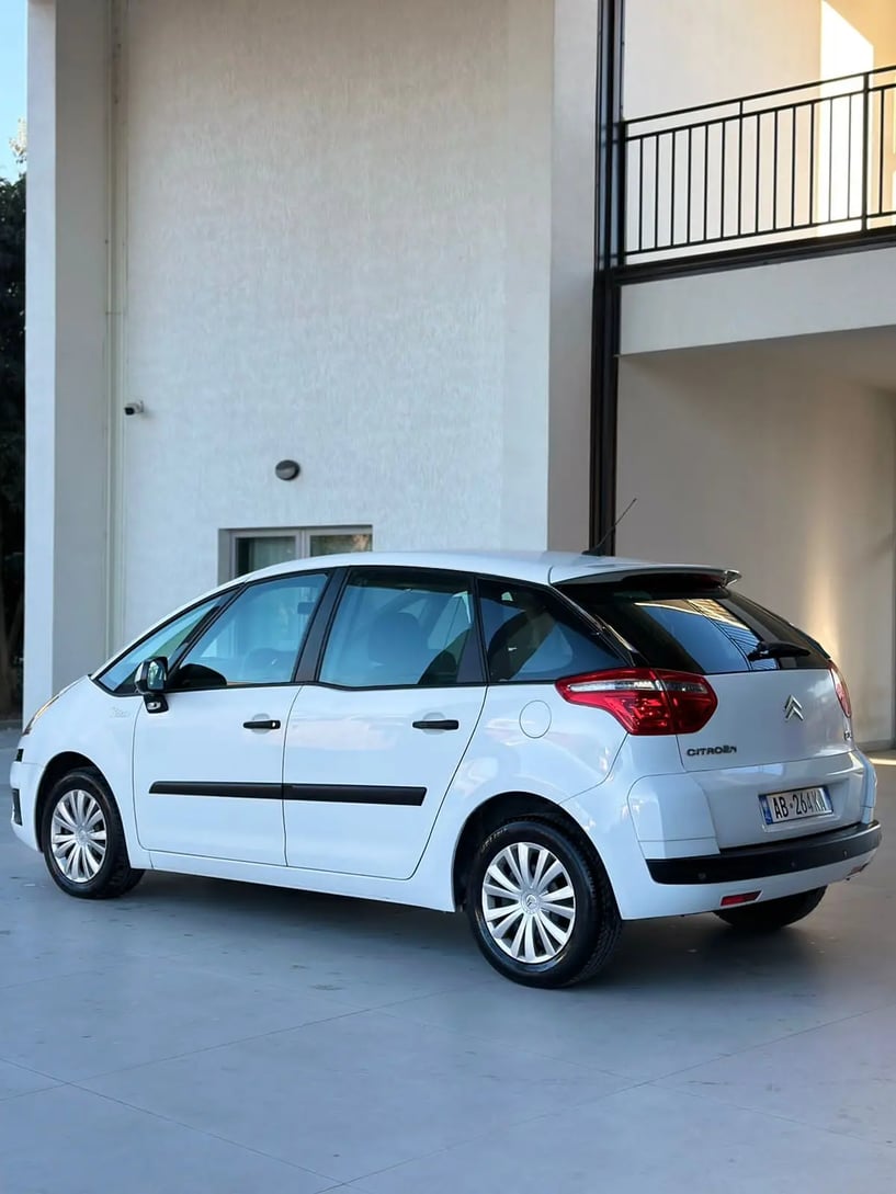 Louer une voiture à Tirana