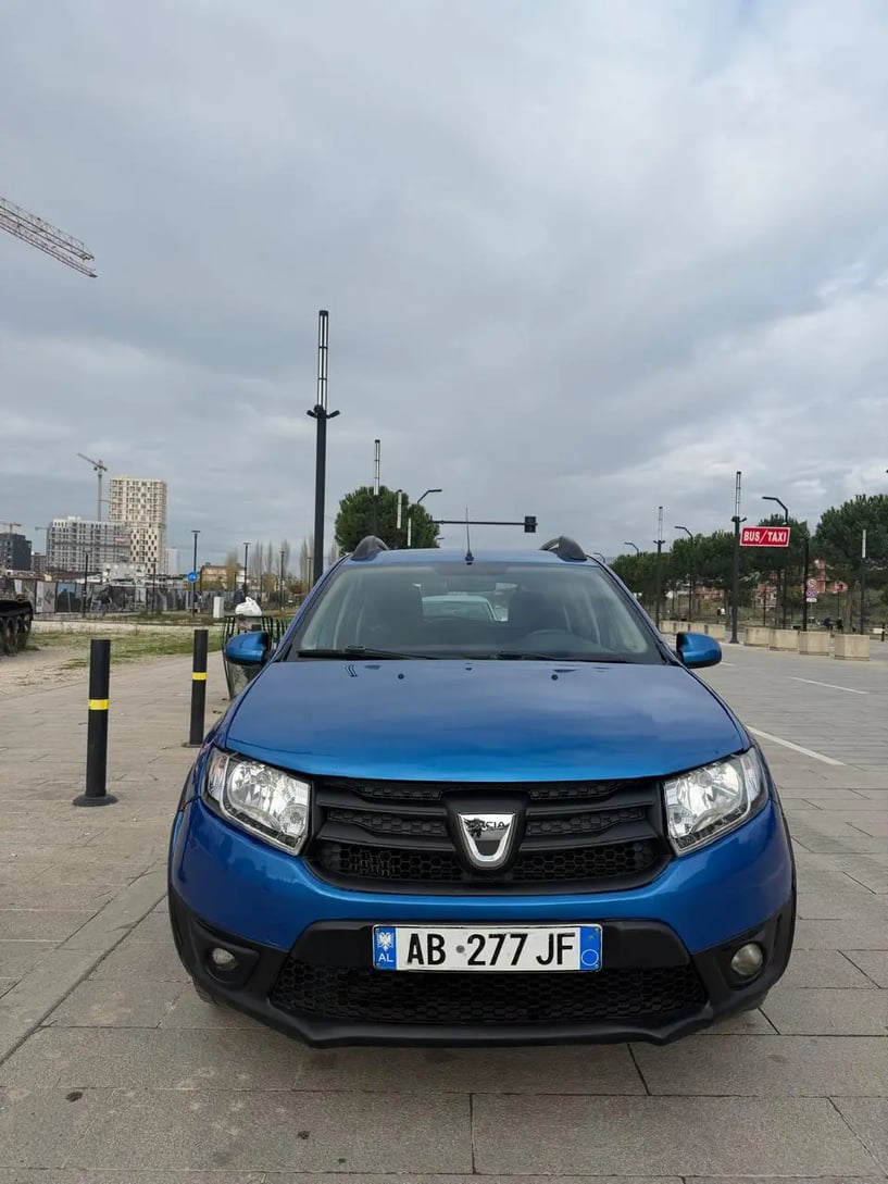 Merrni me qira një makinë në Tirana