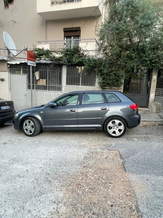 Noleggia un'auto a Tirana