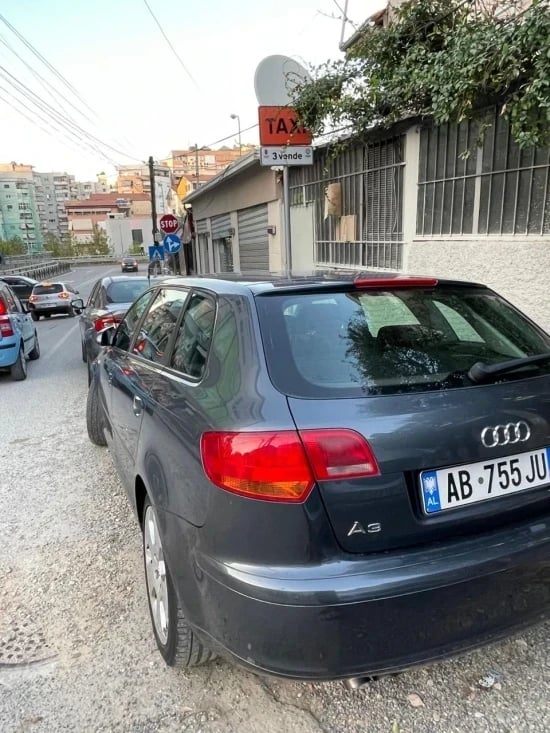 Noleggia un'auto a Tirana