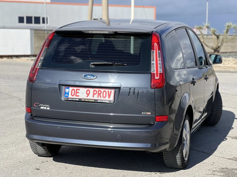 Merrni me qira një makinë në Durrës