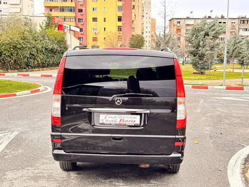 Merrni me qira një makinë në Tirana
