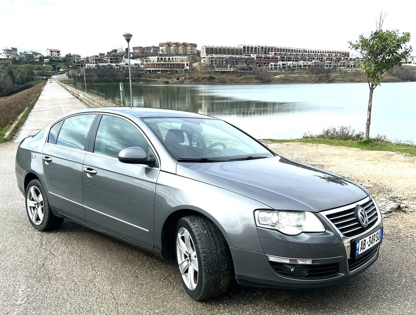 Merrni me qira një makinë në Tirana