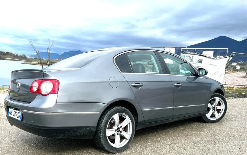 Merrni me qira një makinë në Tirana