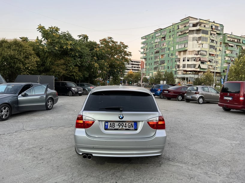 Louer une voiture à Tirana