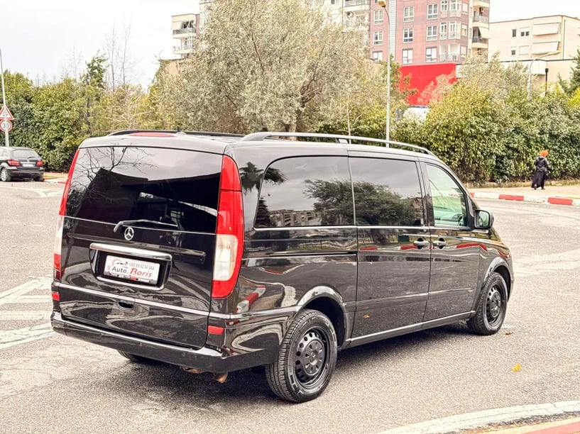Merrni me qira një makinë në Tirana