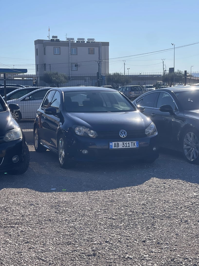 Noleggia un'auto a Tirana