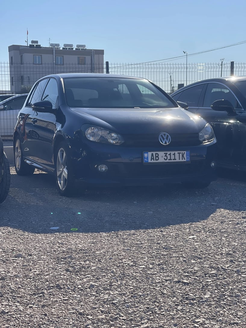Noleggia un'auto a Tirana
