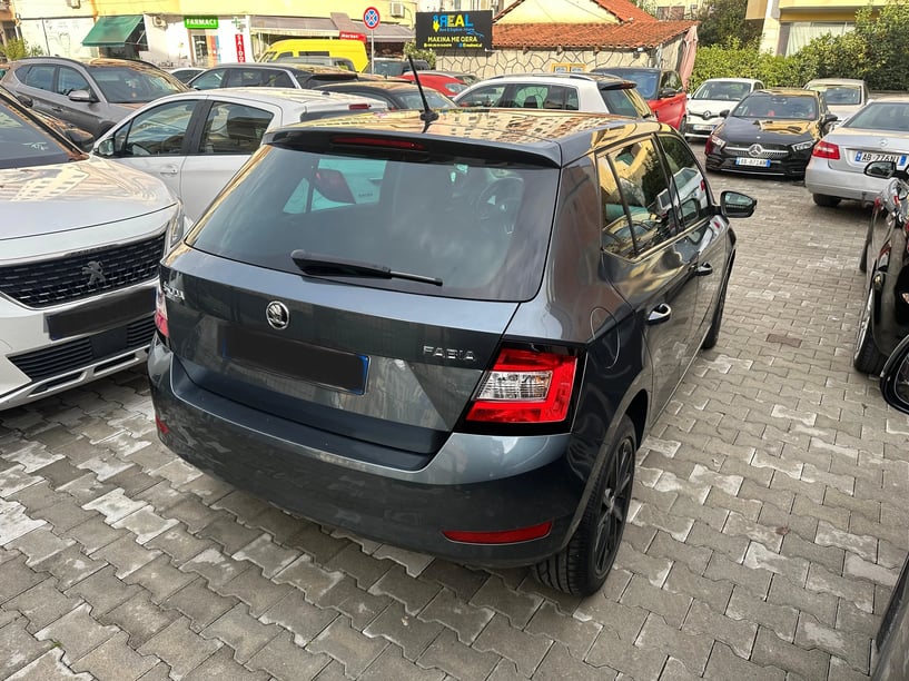 Louer une voiture à Tirana
