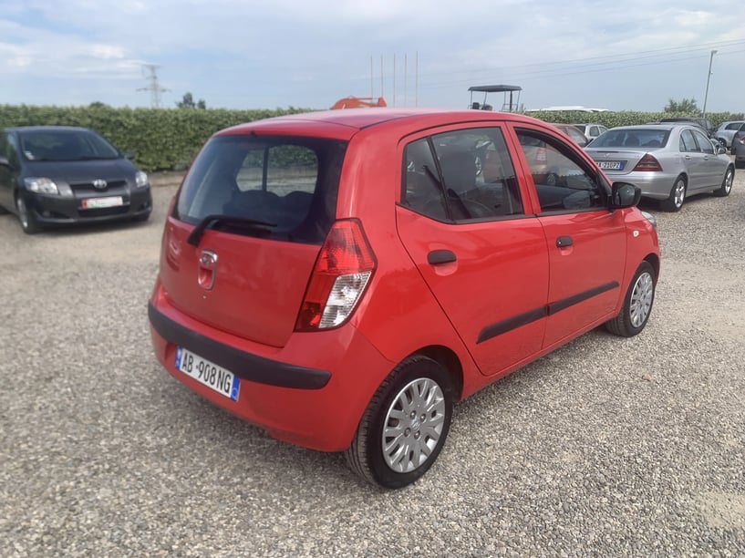 Noleggia un'auto a Tirana