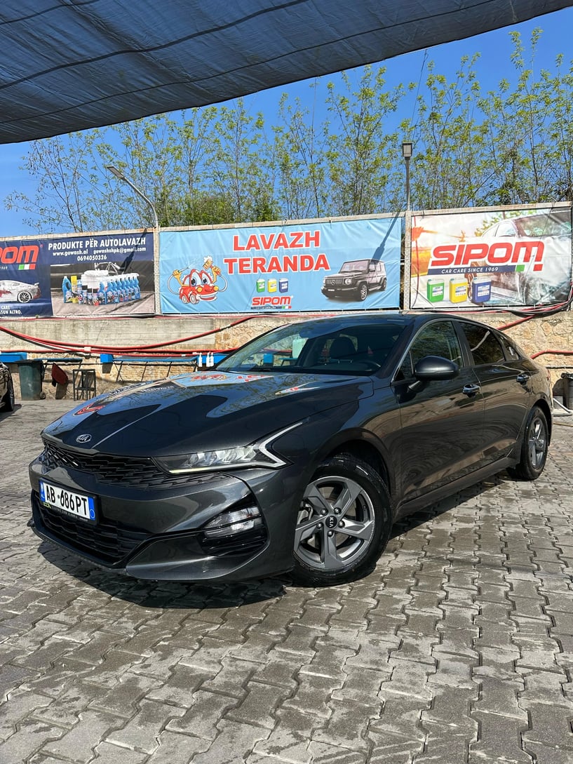 Rent a car in Tirana