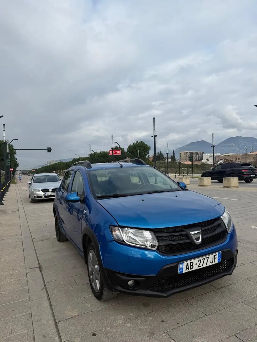 Merrni me qira një makinë në Tirana