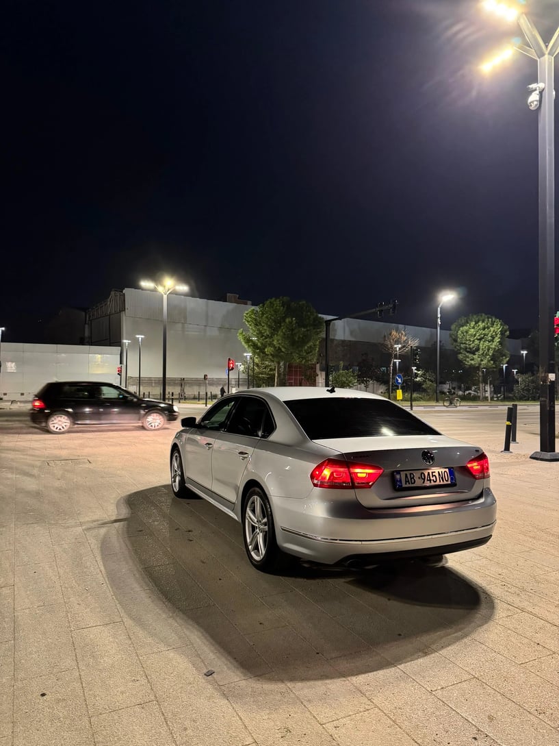 Noleggia un'auto a Tirana