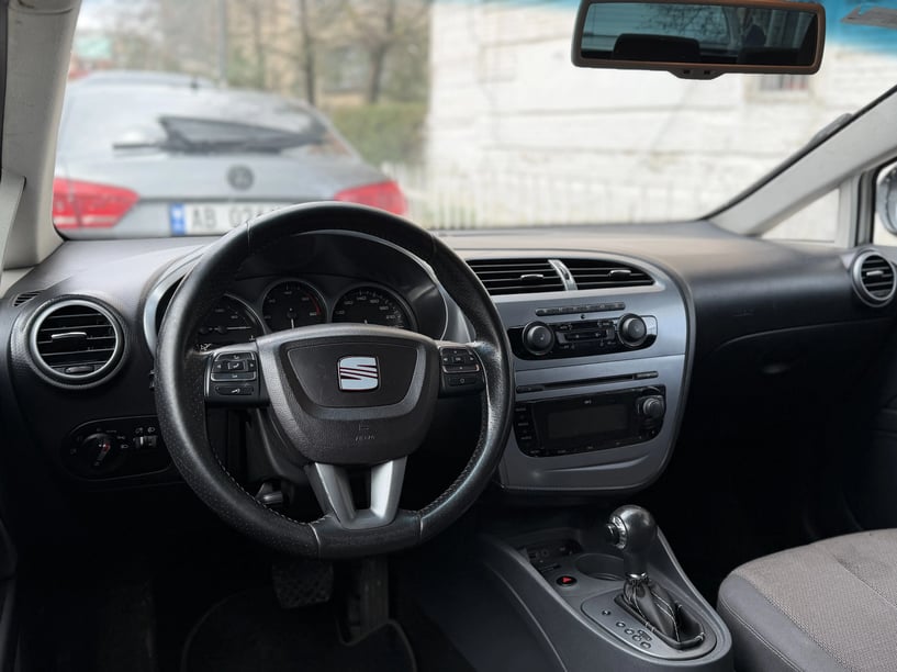 Noleggia un'auto a Tirana