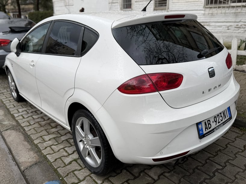 Noleggia un'auto a Tirana