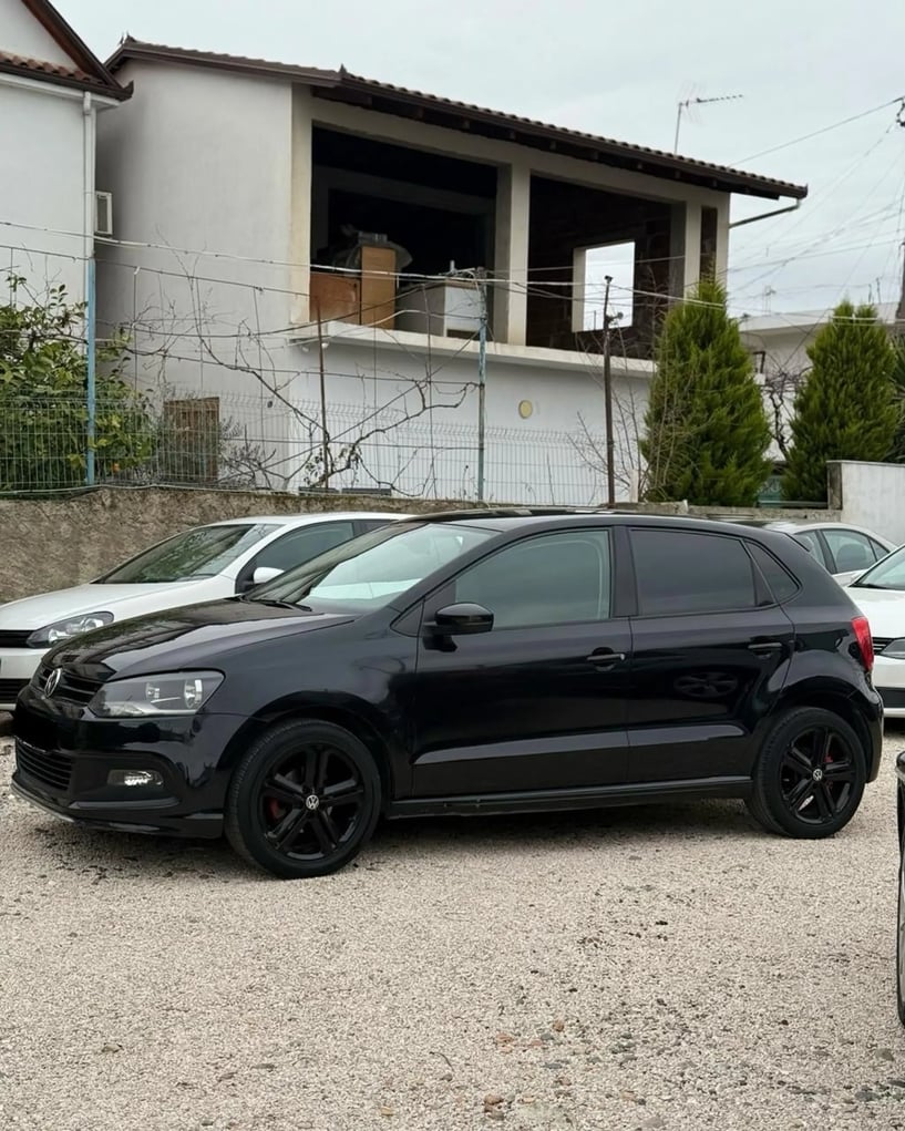 Merrni me qira një makinë në Tirana