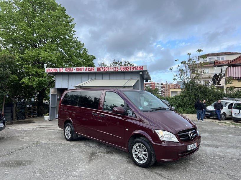 Alquila un coche en Tirana